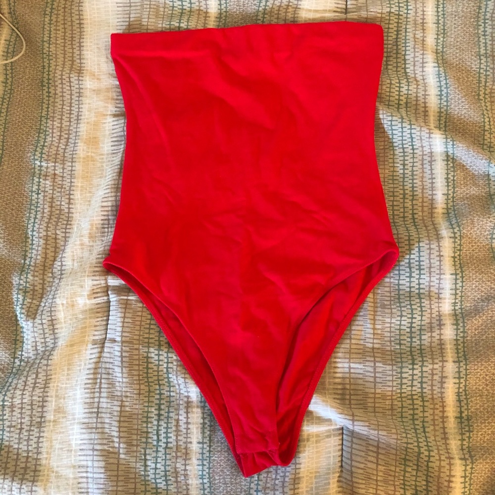 RED STRAPLESS BODYSUIT